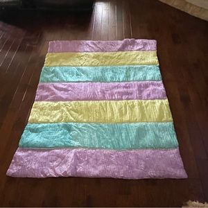 Beautiful, twin size bedspread, 80” x 66” Pastel colors